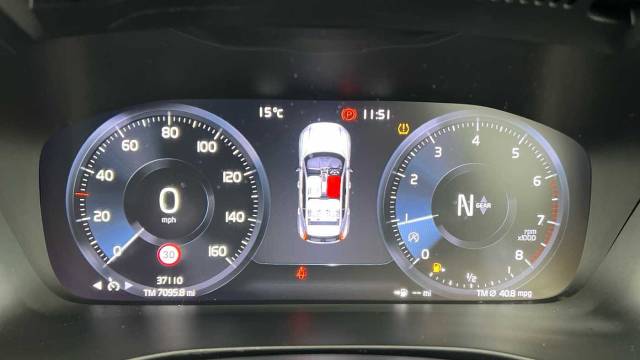 2022 Volvo XC40 1.5 T3 R-Design Manual