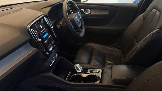 2023 Volvo XC40 2.0 B4 mild hybrid Petrol Ultimate Dark