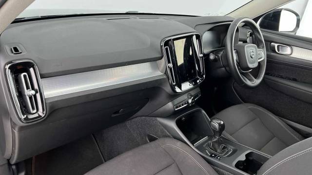 2022 Volvo XC40 1.5 T3 Momentum Manual