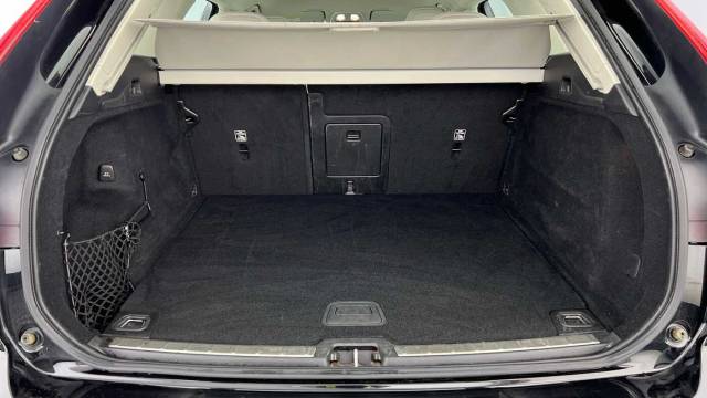 2022 Volvo XC60 2.0 B4 AWD mild hybrid Diesel Momentum
