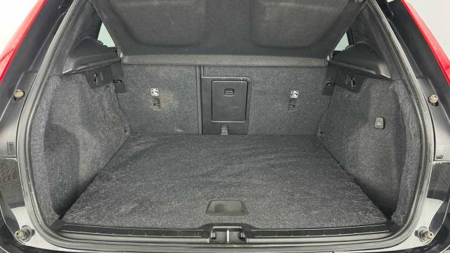 2021 Volvo XC40 2.0 B4 Mild Hybrid Petrol R-Design Pro