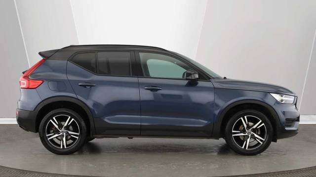2022 Volvo XC40 1.5 T3 R-Design Manual