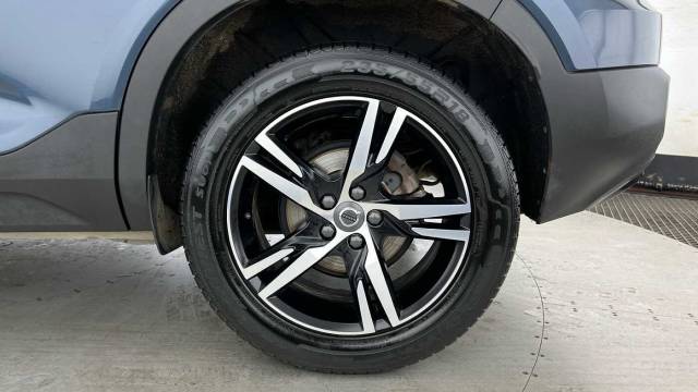 2022 Volvo XC40 1.5 T3 R-Design Manual