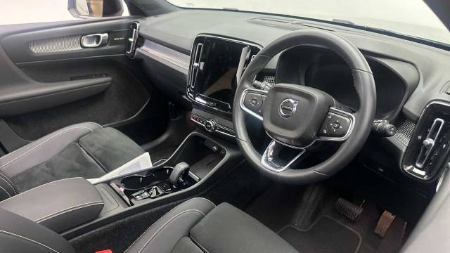 2024 Volvo XC40 2.0 B4 Mild hybrid Petrol Ultra Dark