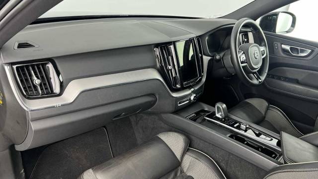 2022 Volvo XC60 2.0 B4 AWD Mild Hybrid Diesel R-Design