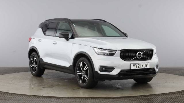 Volvo XC40 2.0 B4 Mild Hybrid R-Design 4x4 vehicle Petrol Glacier Silver