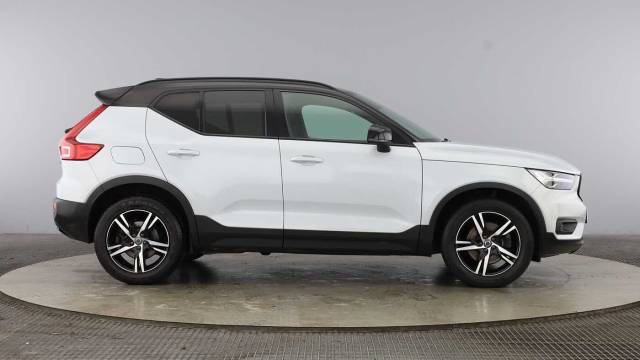 2021 Volvo XC40 2.0 B4 Mild Hybrid R-Design