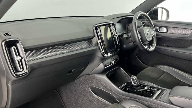 2021 Volvo XC40 2.0 B4 Mild Hybrid R-Design