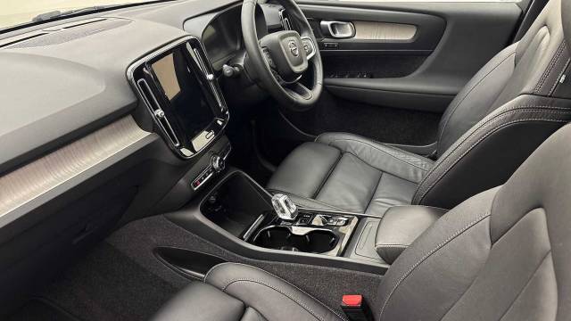 2023 Volvo XC40 2.0 B4 Mild Hybrid Petrol Ultimate Dark