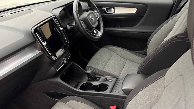 2023 Volvo XC40 2.0 B3 Mild hybrid Petrol Core Automatic