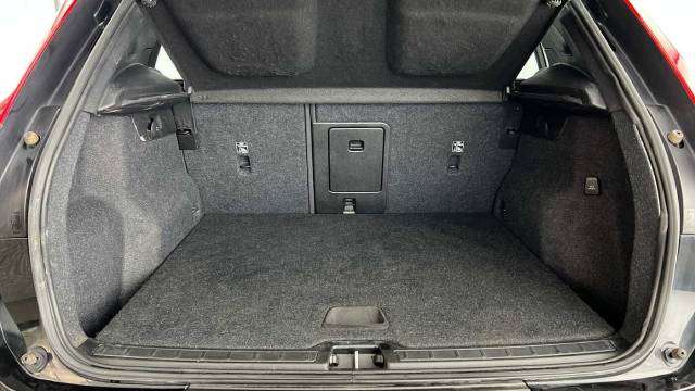 2022 Volvo XC40 2.0 B3 Mild Hybrid Petrol Core