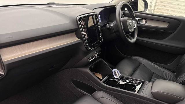 2023 Volvo XC40 2.0 B4 mild hybrid Petrol Ultimate Dark