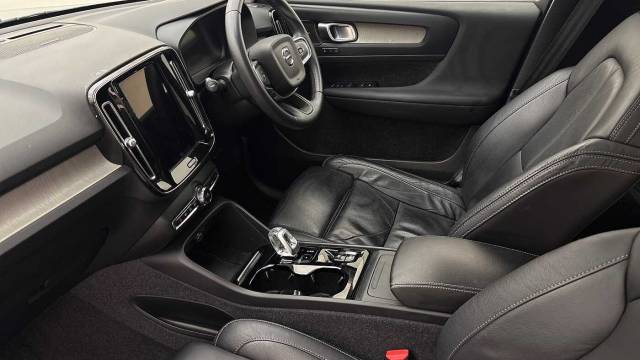 2023 Volvo XC40 2.0 B4 Mild Hybrid Petrol Ultimate Dark