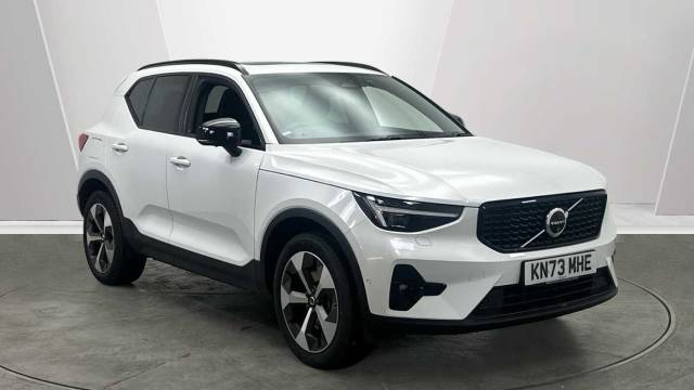 Volvo XC40 2.0 B3 Mild hybrid Petrol Ultimate Dark 4x4 vehicle Petrol Crystal White
