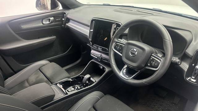 2023 Volvo XC40 2.0 B3 Mild hybrid Petrol Ultimate Dark