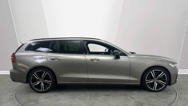 2022 Volvo V60 2.0 B5 Mild Hybrid R-Design