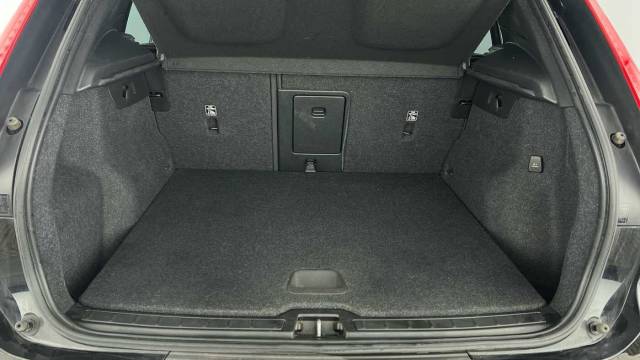 2021 Volvo XC40 1.5 T3 R-Design Manual