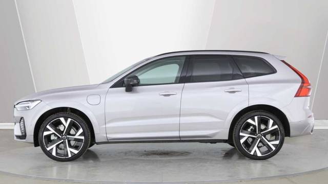 2025 Volvo XC60 2.0 T8 AWD PHEV Electric/Petrol Ultra Dark