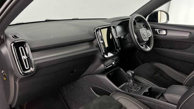 2022 Volvo XC40 1.5 T3 R-Design Manual