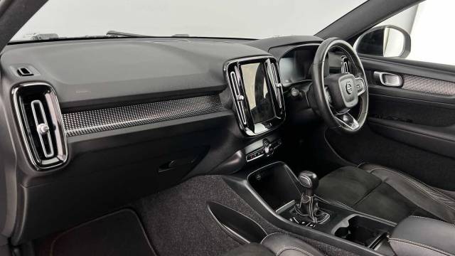 2021 Volvo XC40 1.5 T3 R-Design Manual