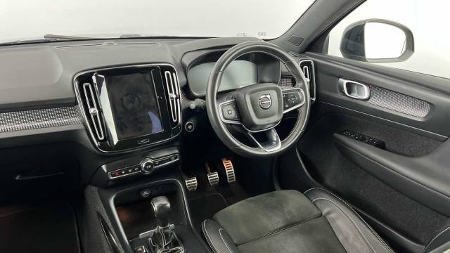2021 Volvo XC40 1.5 T3 R-Design Manual