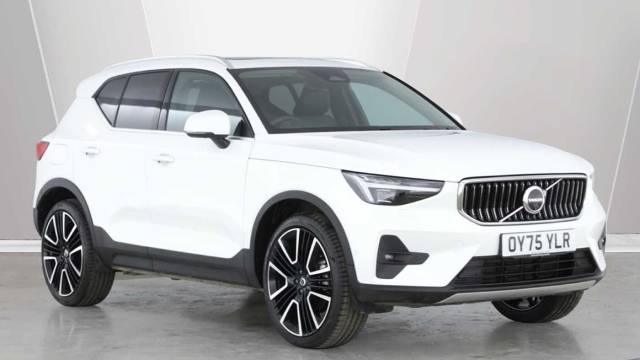 Volvo XC40 2.0 B3 Mild Hybrid Petrol Ultra Bright 4x4 vehicle Petrol Crystal White